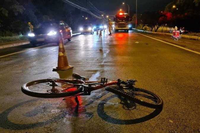 A vítima, 36 anos, precisou ser levada às pressas ao Hospital de Base - (crédito: Divulgação - CBMDF) A vítima, 36 anos, precisou ser levada às pressas ao Hospital de Base - (crédito: Divulgação - CBMDF)