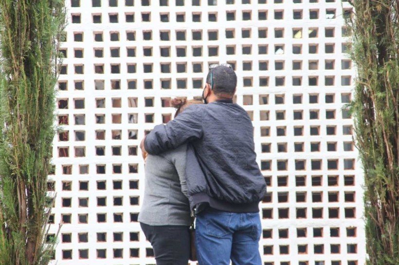  07/11/2021 Credito: Bárbara Cabral/Esp.CB/DA.Press. Cidades. Enterro do piloto Geraldo Medeiros Júnior que estava no acidente de aviao junto com a cantora Marília Mendonça. Todos morreram.