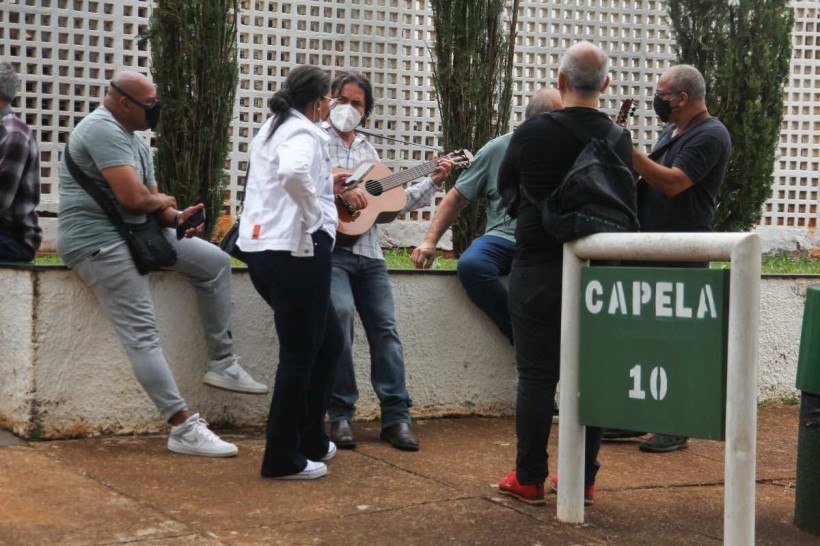  07/11/2021 Credito: Bárbara Cabral/Esp.CB/DA.Press. Cidades. Enterro do piloto Geraldo Medeiros Júnior que estava no acidente de aviao junto com a cantora Marília Mendonça. Todos morreram.