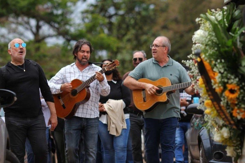  07/11/2021 Credito: Bárbara Cabral/Esp.CB/DA.Press. Cidades. Enterro do piloto Geraldo Medeiros Júnior que estava no acidente de aviao junto com a cantora Marília Mendonça. Todos morreram.