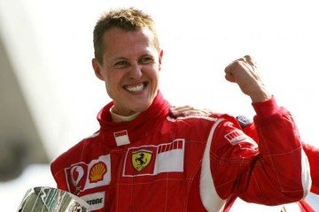  (FILES) In this file photo taken on September 10, 2006, German Ferrari driver Michael Schumacher celebrates on the podium of the Monza racetrack after the Italian Formula One Grand prix, in Monza. / AFP / Patrick HERTZOG
      Caption  -  (crédito: Patrick Hertzog/AFP)