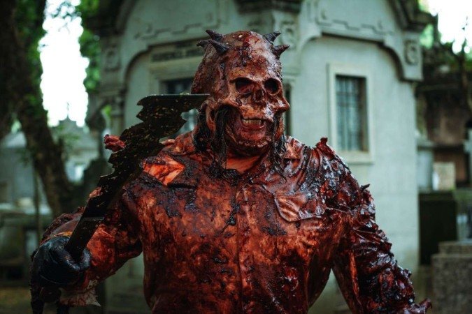 Cena com o vilão do filme nacional 'Skull: a máscara de Anhangá' - (crédito: Infravermelho Filmes/Divulgação) Cena com o vilão do filme nacional 'Skull: a máscara de Anhangá' - (crédito: Infravermelho Filmes/Divulgação)