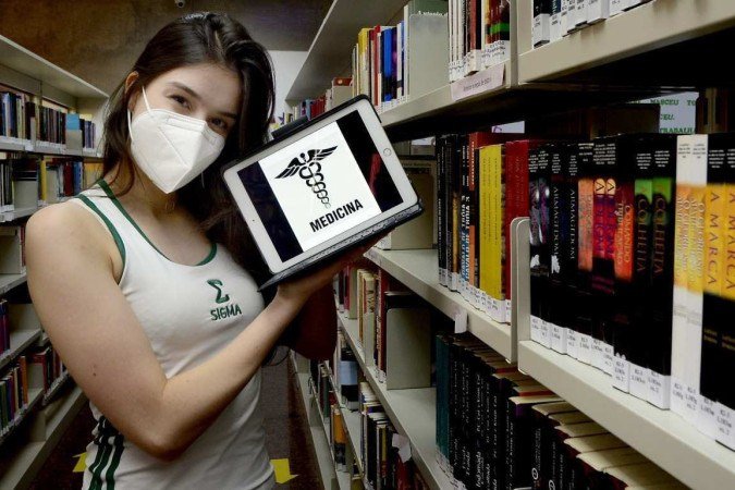  A estudante  Georgia Portilho do Colégio Sigma, planeja seguir carreira médica na área missionária, ajudando pessoas ao redor do mundo 
