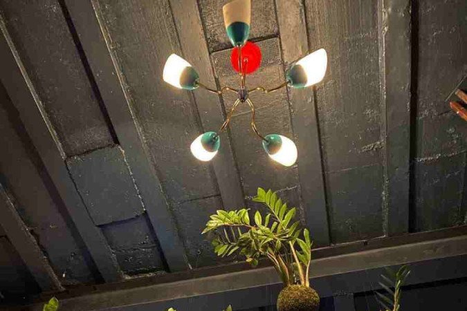 Os arranjos podem ser dispostos de forma suspensa