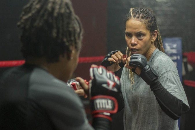 Ferida marca a estreia de Halle Berry na direção    