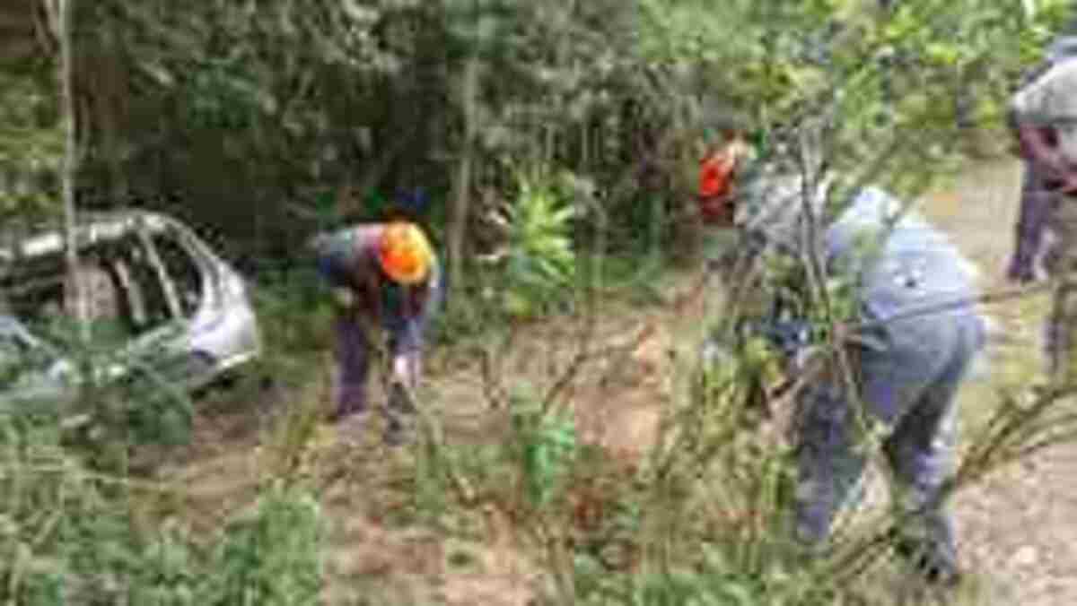 Polícia acha 12 corpos em cemitério do 'tribunal do crime'