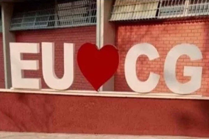 "Eu amo o CG", diz o letreito na escola do Gama "Eu amo o CG", diz o letreito na escola do Gama