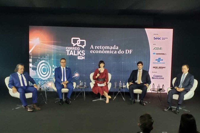CB Talks, comandado pela jornalista Samanta Sallum, recebeu, no primeiro bloco, Dionysio Klavdianos, do Sinduscon (E); José Aparecido Freire, da Fecomércio; o deputado Leonardo Prudente, presidente da Câmara Legislativa; e Mateus Leandro de Oliveira, secretário de Habitação - (crédito: Carlos Vieira/CB/D.A Press) CB Talks, comandado pela jornalista Samanta Sallum, recebeu, no primeiro bloco, Dionysio Klavdianos, do Sinduscon (E); José Aparecido Freire, da Fecomércio; o deputado Leonardo Prudente, presidente da Câmara Legislativa; e Mateus Leandro de Oliveira, secretário de Habitação - (crédito: Carlos Vieira/CB/D.A Press)