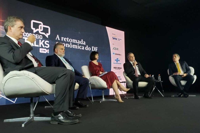  C CB TALKS com Samanta Sallum. 
Primeiro Bloco. Dep. Leonardo Prudente,Presidente da Camara Legislativa do Distrito Federal, Mateus Oliveira, Secretario de Desenvolvimento Urbano e Habitaçao do DF e José Aparecido Freire, predidente da Fecomercio DF.
Dionysio Klavdianos, persidente SINDUSCOM DF.