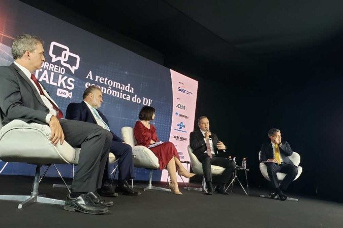   CB TALKS com Samanta Sallum. 
Primeiro Bloco. Dep. Leonardo Prudente,Presidente da Camara Legislativa do Distrito Federal, Mateus Oliveira, Secretario de Desenvolvimento Urbano e Habitaçao do DF e José Aparecido Freire, predidente da Fecomercio DF.
Dionysio Klavdianos, persidente SINDUSCOM DF.