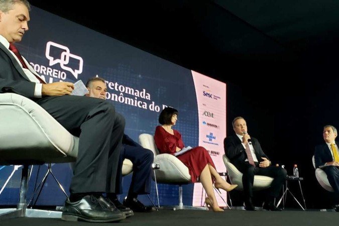  C CB TALKS com Samanta Sallum. 
Primeiro Bloco. Dep. Leonardo Prudente,Presidente da Camara Legislativa do Distrito Federal, Mateus Oliveira, Secretario de Desenvolvimento Urbano e Habitaçao do DF e José Aparecido Freire, predidente da Fecomercio DF.
Dionysio Klavdianos, persidente SINDUSCOM DF.