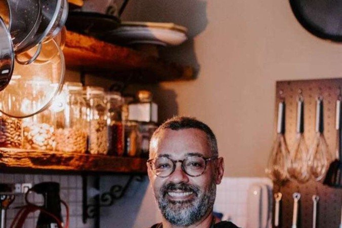 Ronaldo de Oliveira, confeiteiro à frente da Raro Sabor