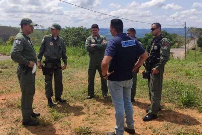 O CENIPA tem recebido apoio dos militares da Base Regional de Aviação do Estado, da Polícia Militar de Minas Gerais, durante as investigaçõess - (crédito: Polícia Militar de Minas Gerais/Divulgação) O CENIPA tem recebido apoio dos militares da Base Regional de Aviação do Estado, da Polícia Militar de Minas Gerais, durante as investigaçõess - (crédito: Polícia Militar de Minas Gerais/Divulgação)