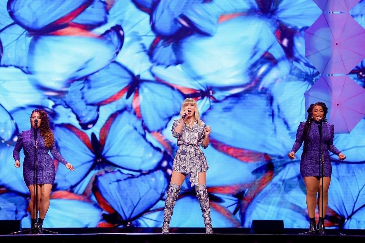  US singer Taylor Swift (C) performs during the 2019 Tmall 11:11 Global Shopping Festival gala in Shanghai on November 10, 2019. China OUT / AFP / STR
      