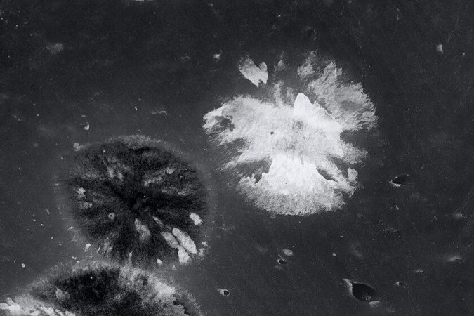 Obra de Leo Tavares na exposição Construção de minimundos na Referência Galeria de Arte