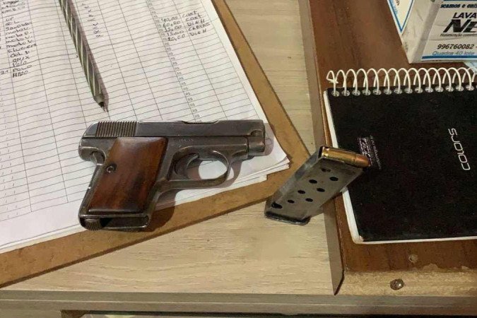 No caso do DF, as falsificações eram feitas por pai, filho e nora, moradores do Setor de Indústrias e Abastecimento (SIA) - (crédito: PCDF/Divulgação) No caso do DF, as falsificações eram feitas por pai, filho e nora, moradores do Setor de Indústrias e Abastecimento (SIA) - (crédito: PCDF/Divulgação)