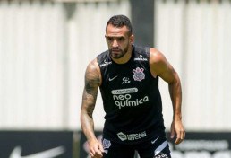 Renato Augusto prevê 'jogo de xadrez' em clássico com o Palmeiras