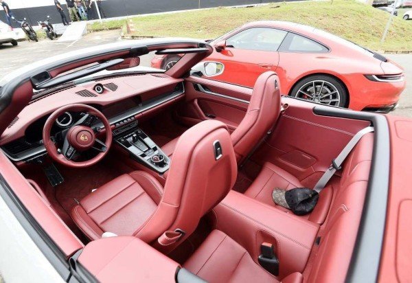  16/11/2021 Crédito: Minervino Júnior/CB/D.A Press. Brasil.  Brasilia - DF. Sargento da PM é preso suspeito de integrar quadrilha de agiotas que movimentaram de 8 milhões. Delegado Luis Fernando Cocito( Delegado CORPATRI). Carros de luxo apreendidos Porche.