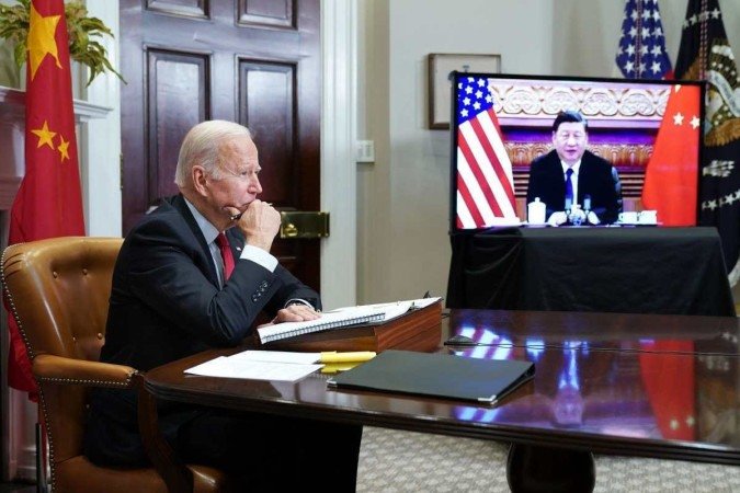 Biden conversa com Xi a partir do Salão Roosevelt da Casa Branca: primeira reunião virtual entre os dois chefes de Estado -  (crédito: Mandel Ngan/AFP)