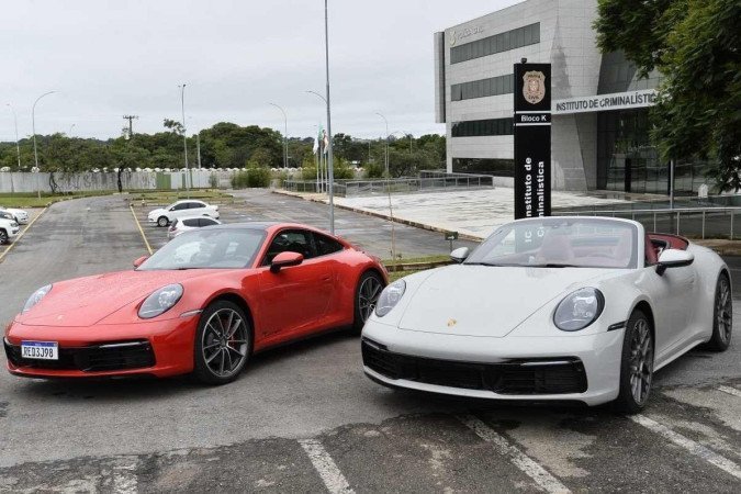  16/11/2021 Crédito: Minervino Júnior/CB/D.A Press. Brasil.  Brasilia - DF. Sargento da PM é preso suspeito de integrar quadrilha de agiotas que movimentaram de 8 milhões. Delegado Luis Fernando Cocito( Delegado CORPATRI). Carros de luxo apreendidos Porche.