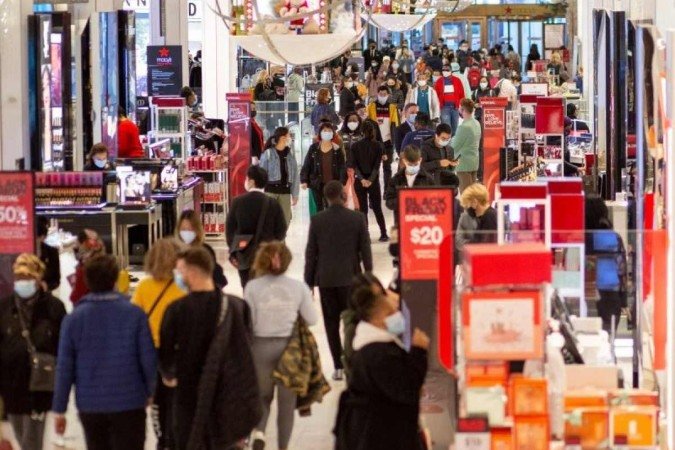 Vale lembrar: comprar por impulso — ou pressão — nem sempre é a melhor escolha - (crédito: KENA BETANCUR) Vale lembrar: comprar por impulso — ou pressão — nem sempre é a melhor escolha - (crédito: KENA BETANCUR)