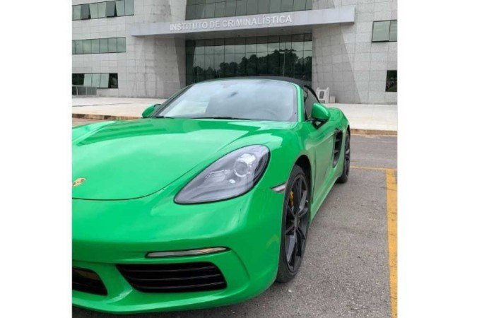 Carro de luxo estava na casa do pai dos acusados, em Samambaia - (crédito: PCDF/Divulgação) Carro de luxo estava na casa do pai dos acusados, em Samambaia - (crédito: PCDF/Divulgação)