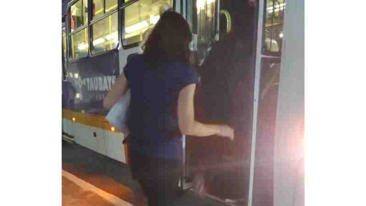 Suzane von Richthofen é vista em transporte coletivo para ir à faculdade