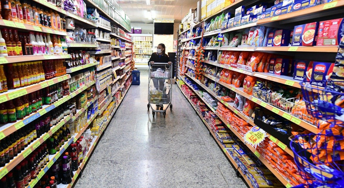 Governo zera tarifas de importação de alimentos da cesta básica