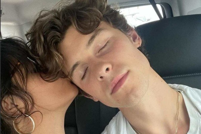 Os pombinhos sempre compartilham momentos de intimidade nas redes sociais -  (crédito: Reprodução/Instagram/@camila_cabello)