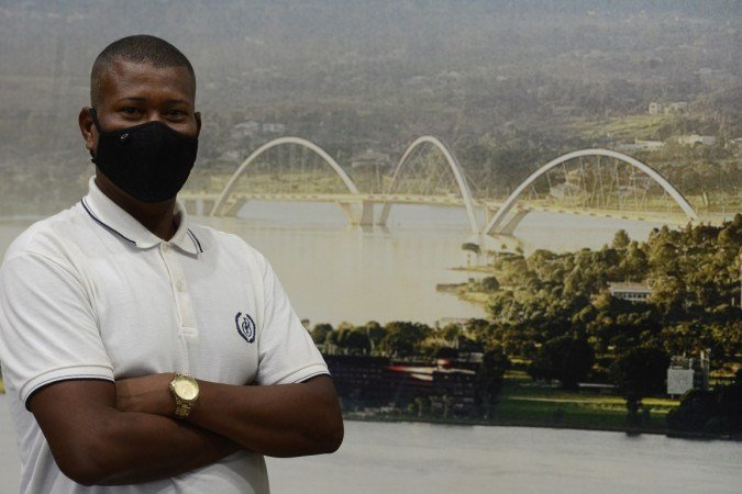 Messias dos Santos está desempregado há um ano, quando o restaurante onde era auxiliar de cozinha fechou devido à pandemia - (crédito: Marcelo Ferreira/CB/D.A.Press) Messias dos Santos está desempregado há um ano, quando o restaurante onde era auxiliar de cozinha fechou devido à pandemia - (crédito: Marcelo Ferreira/CB/D.A.Press)