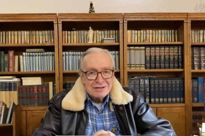 Olavo de Carvalho deixa o Brasil 