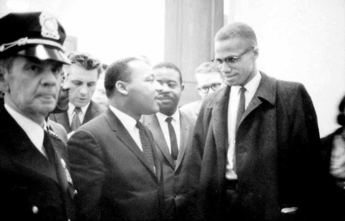  (FILES) In this file photo Library of Congress handout photo received February 16, 2005, shows Martin Luther King, Jr.(L) and black Muslim leader Malcolm X (El-Hajj Malik El-Shabazz), 26 March 1964, waiting for a press conference at an unknown location.  Manhattans       