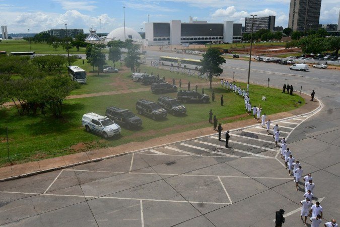  19/11/2021. Crédito: Ed Alves/CB/D.A Press. Brasil. Brasília - DF. Cidades. Penultimo saidao do ano libera mais de 1,9 mil presos do DF. Rodoviaria do Plano Piloto. 
