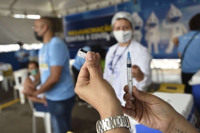 Até segunda-feira (29/11), no total, o Distrito Federal tinha 2.283.710 cidadãos imunizados com a primeira dose (D1) das vacinas contra a covid-19, o que representa 74,8% da população distrital - (crédito: Minervino Júnior/CB/D.A.Press) Até segunda-feira (29/11), no total, o Distrito Federal tinha 2.283.710 cidadãos imunizados com a primeira dose (D1) das vacinas contra a covid-19, o que representa 74,8% da população distrital - (crédito: Minervino Júnior/CB/D.A.Press)