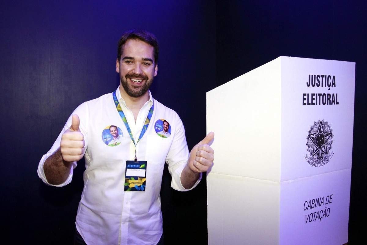 PT do RS decide recomendar 'voto crítico' em Eduardo Leite contra Onyx 