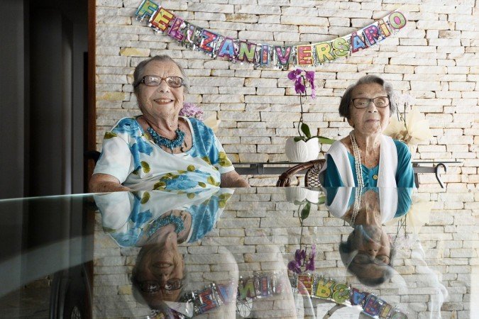 Julieta e Juracy Feitosa (D) chegaram a Brasília em 1960: "A gente tem que amar o próximo do jeito que ele é, aceitar a pessoa", ensina Julieta Feitosa
    