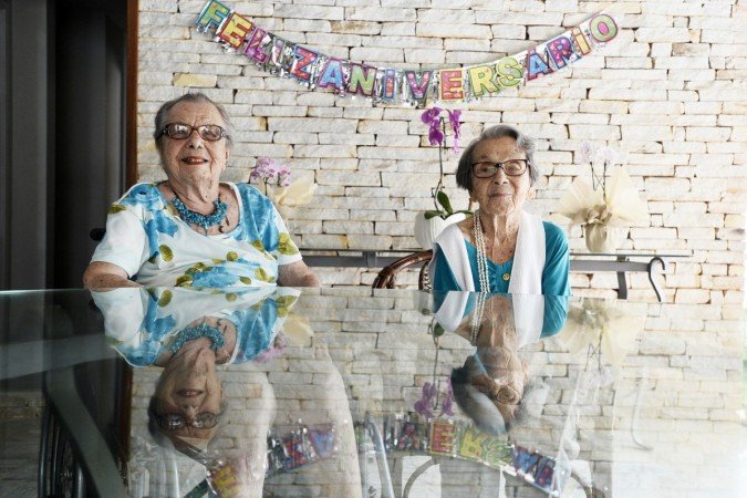  23/11/2021 Cr..dito: Minervino J..nior/CB/D.A Press. Brasil.  Brasilia - DF. Longevidade das irm..s Juracy Feitosa que far.. 100 anos(direita na foto) e Julieta Feitosa(cadeira de rodas) que completar.. 104 anos. 
    