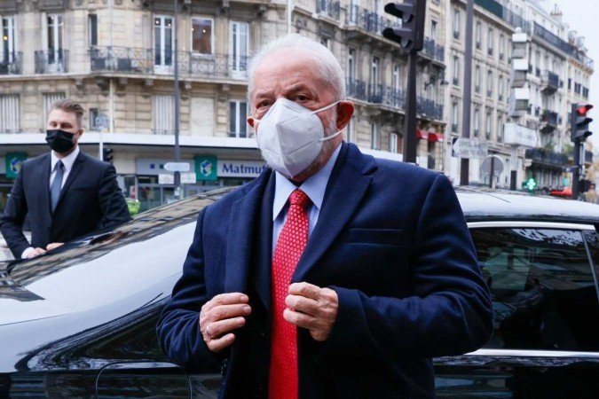 Lula antes de almoço com o prefeito de Paris, na terça-feira (16/11) - (crédito: Thomas Samson/AFP) Lula antes de almoço com o prefeito de Paris, na terça-feira (16/11) - (crédito: Thomas Samson/AFP)