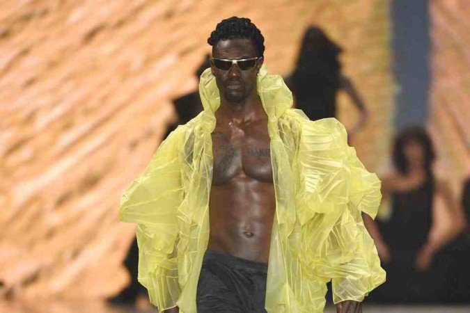 Todas as 
grifes tiveram 
que manter o mínimo de 50% de modelos negros, 
indígenas ou asiáticos no casting