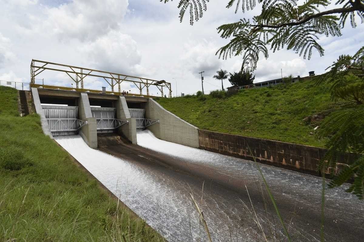  24/11/2021 Crédito: Minervino Júnior/CB/D.A Press. Brasil.  Brasilia - DF. Abertura das comportas da Barragem do Lago Paranoá.