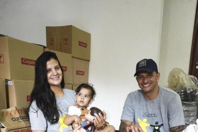 O casal Manu e Felipe Bassul promove doações com mais de 100 voluntários. Ele criou o movimento Menos de Mim - (crédito: Minervino Júnior/CB/D.A Press) O casal Manu e Felipe Bassul promove doações com mais de 100 voluntários. Ele criou o movimento Menos de Mim - (crédito: Minervino Júnior/CB/D.A Press)