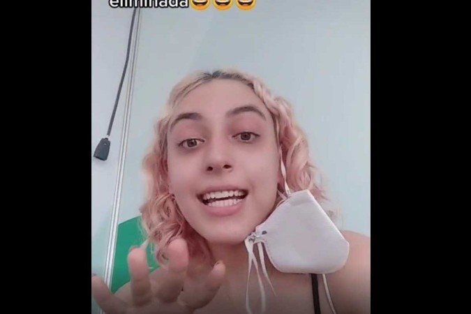 Sofia Monteiro foi expulsa da sala após alarme do celular disparar durante a prova; Vídeo tem mais de 2 milhões de visualizações e 600 mil curtidas no Tik Tok 