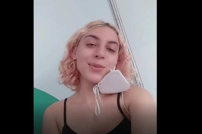 Sofia Monteiro foi expulsa da sala após alarme do celular disparar durante a prova; Vídeo tem mais de 2 milhões de visualizações e 600 mil curtidas no Tik Tok 