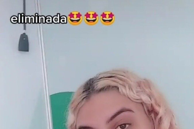Sofia Monteiro foi expulsa da sala após alarme do celular disparar durante a prova; Vídeo tem mais de 2 milhões de visualizações e 600 mil curtidas no Tik Tok 