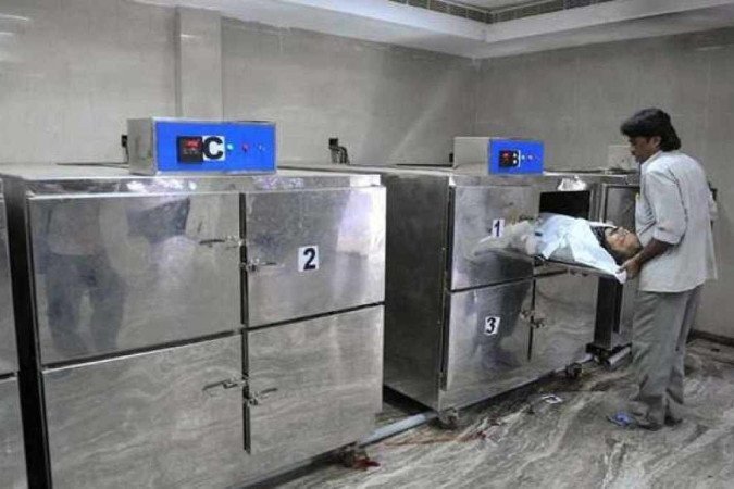 Homem a sete horas em câmera fria de necrotério até ser declarado vivo - (crédito: AFP) Homem a sete horas em câmera fria de necrotério até ser declarado vivo - (crédito: AFP)
