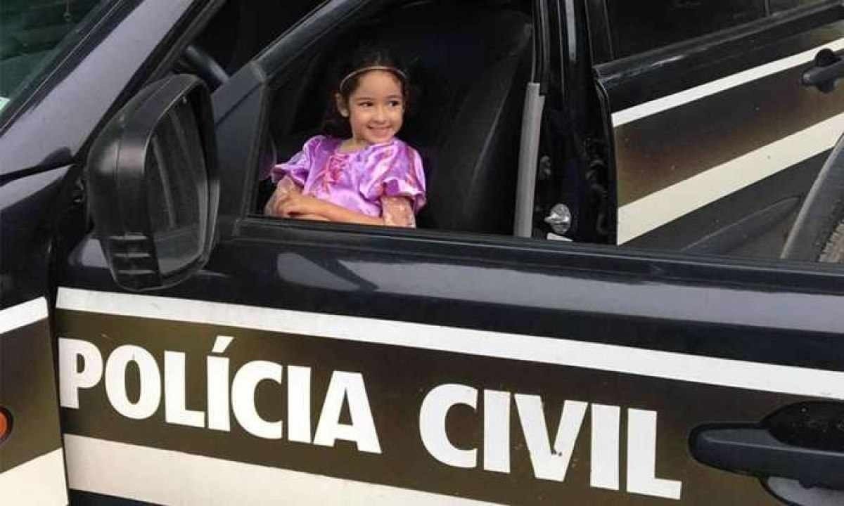 Com apenas 5 anos, 'princesa' Malu realiza o sonho de conhecer uma delegacia 