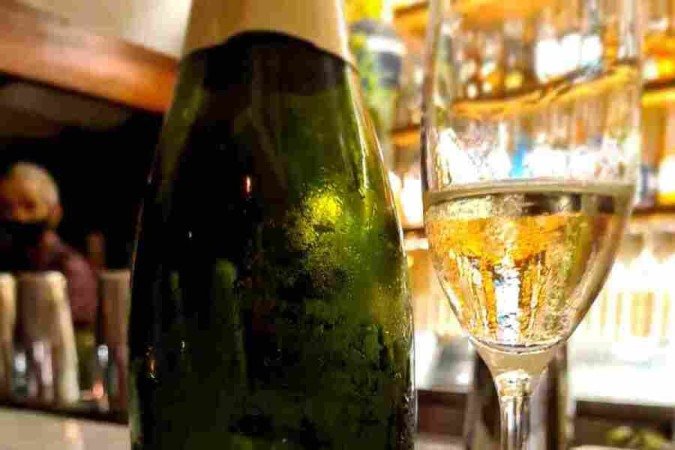  25/11/2021-Descrição-Favas Contadas - Espumante feito para Petrus Elesbão