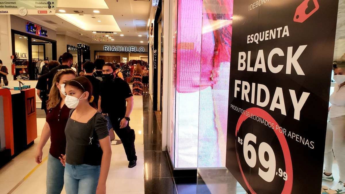 4 em cada 5 consumidores planejam ir às compras durante a Black Friday