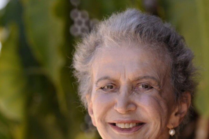  25/11/2021 Cr..dito: Carlos Vieira/CB/D.A Press. Brasil. Brasilia - DF...Dad Squarisi lam..a o livro "Maravilhas de Brasilia"....
    