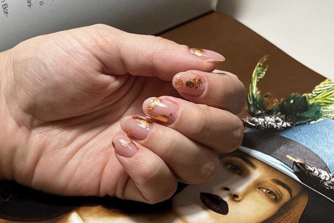 A grande vantagem da técnica, segundo as sócias da Laju, é que as unhas ficam bonitas por mais tempo
